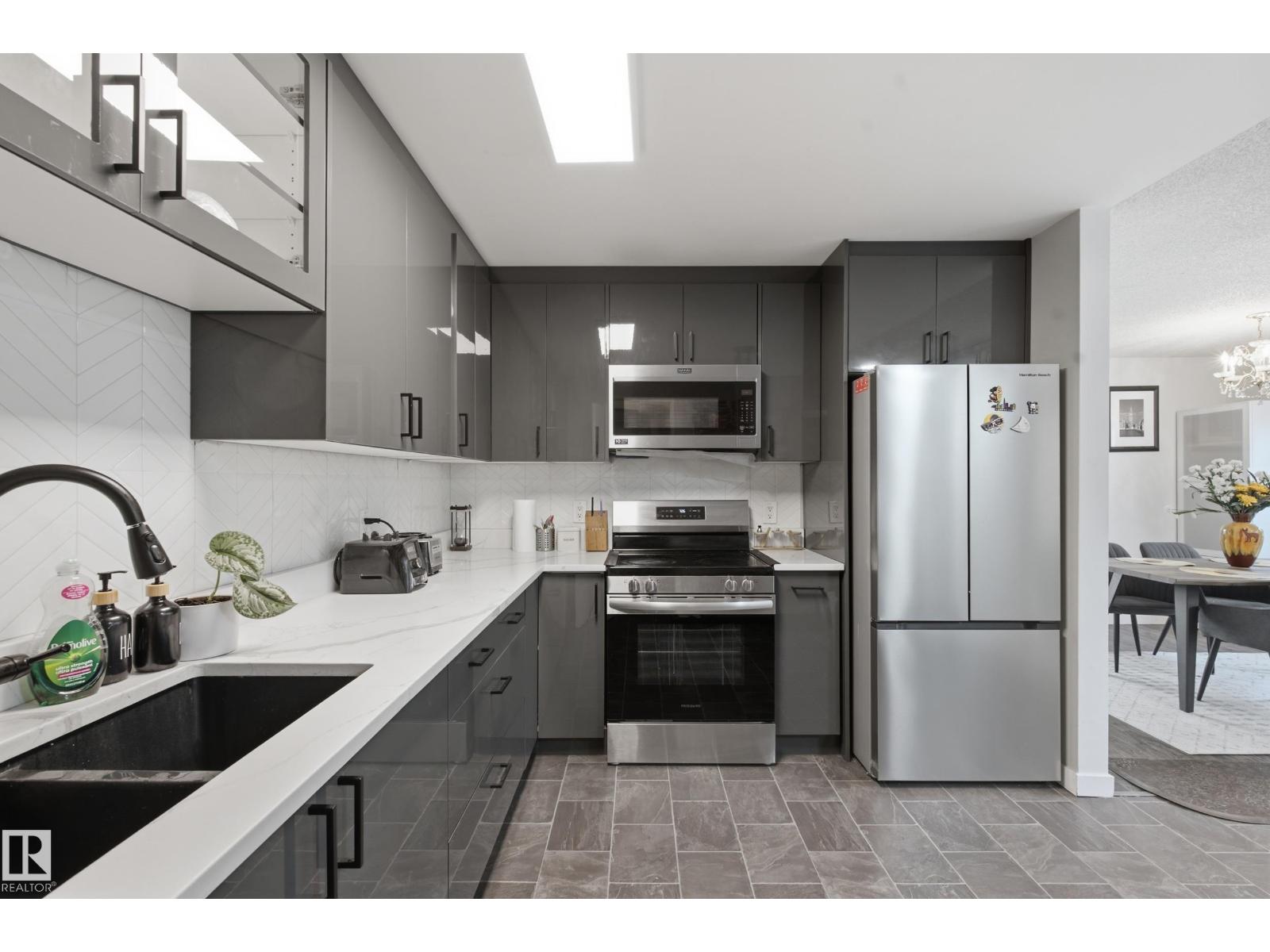 5303 21 AV NW - 10