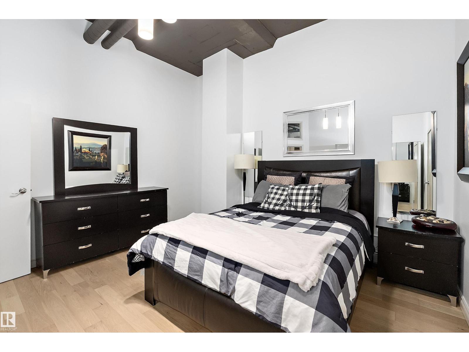 #908 10179 105 ST NW - 22