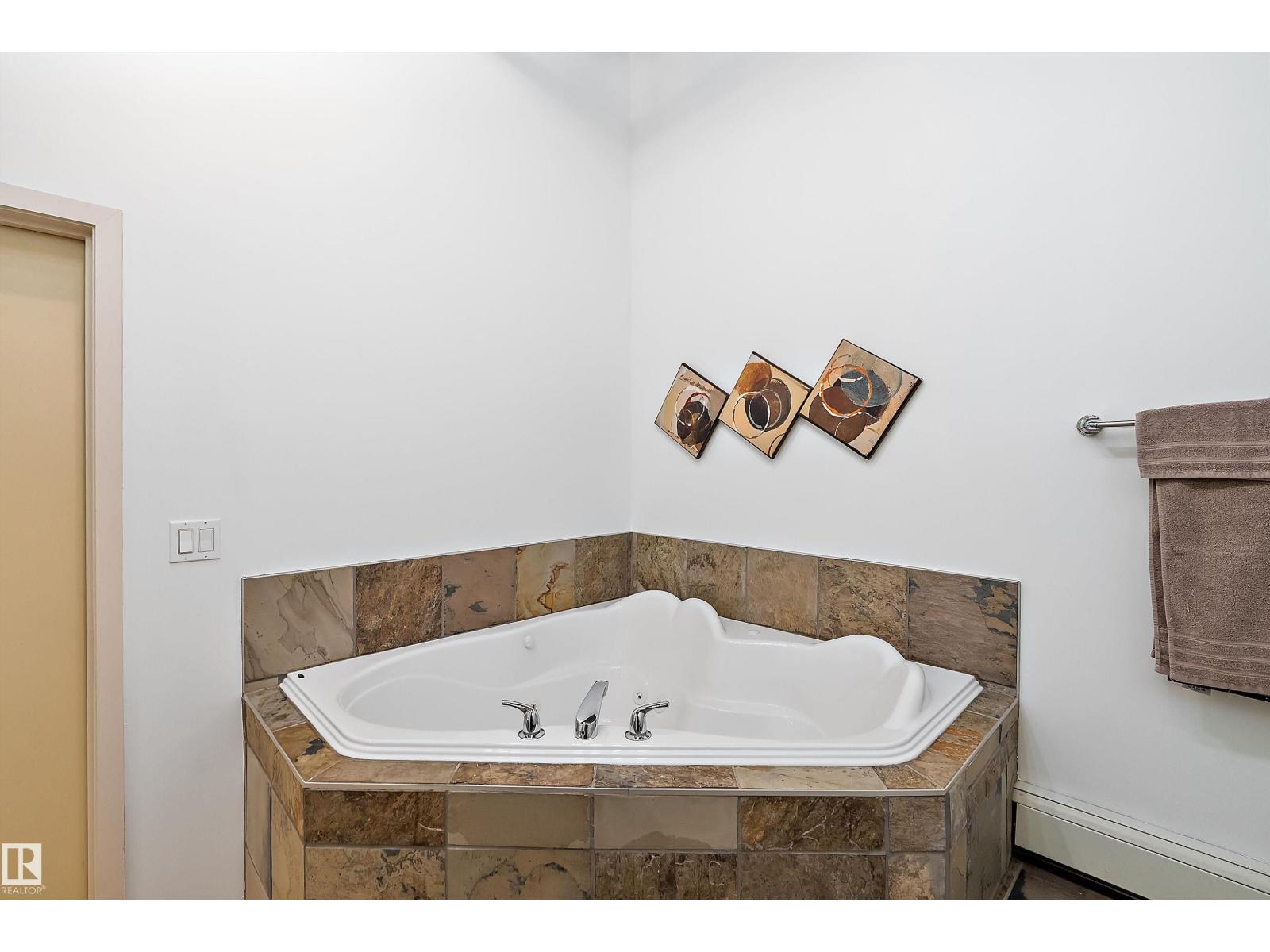 #908 10179 105 ST NW - 24