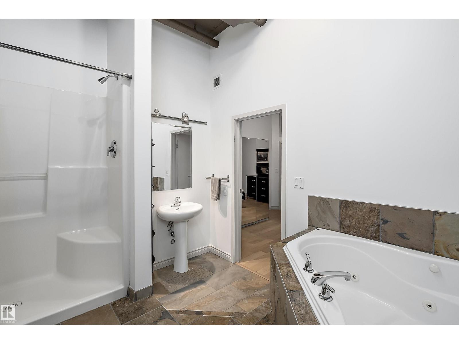#908 10179 105 ST NW - 25