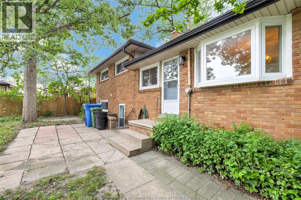 465 GREENDALE DRIVE - 30