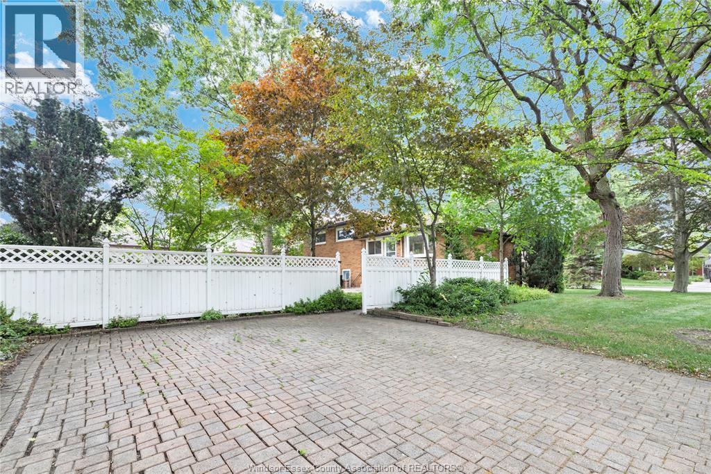 465 GREENDALE DRIVE - 33