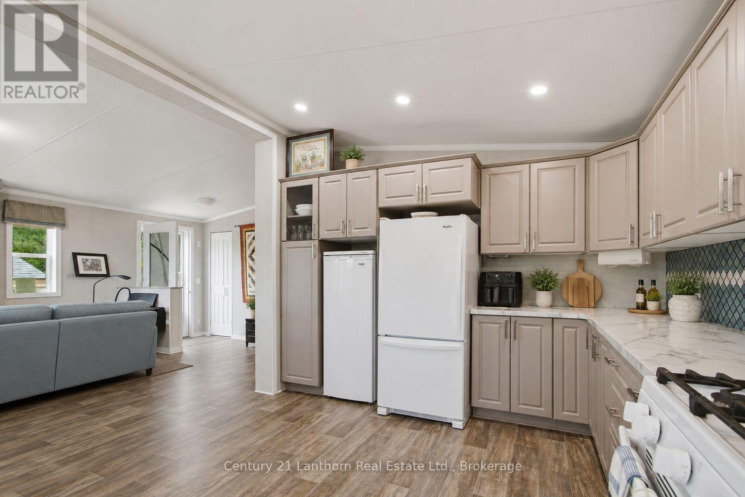 #12 484 FRANKFORD STIRLING ROAD - Image 12