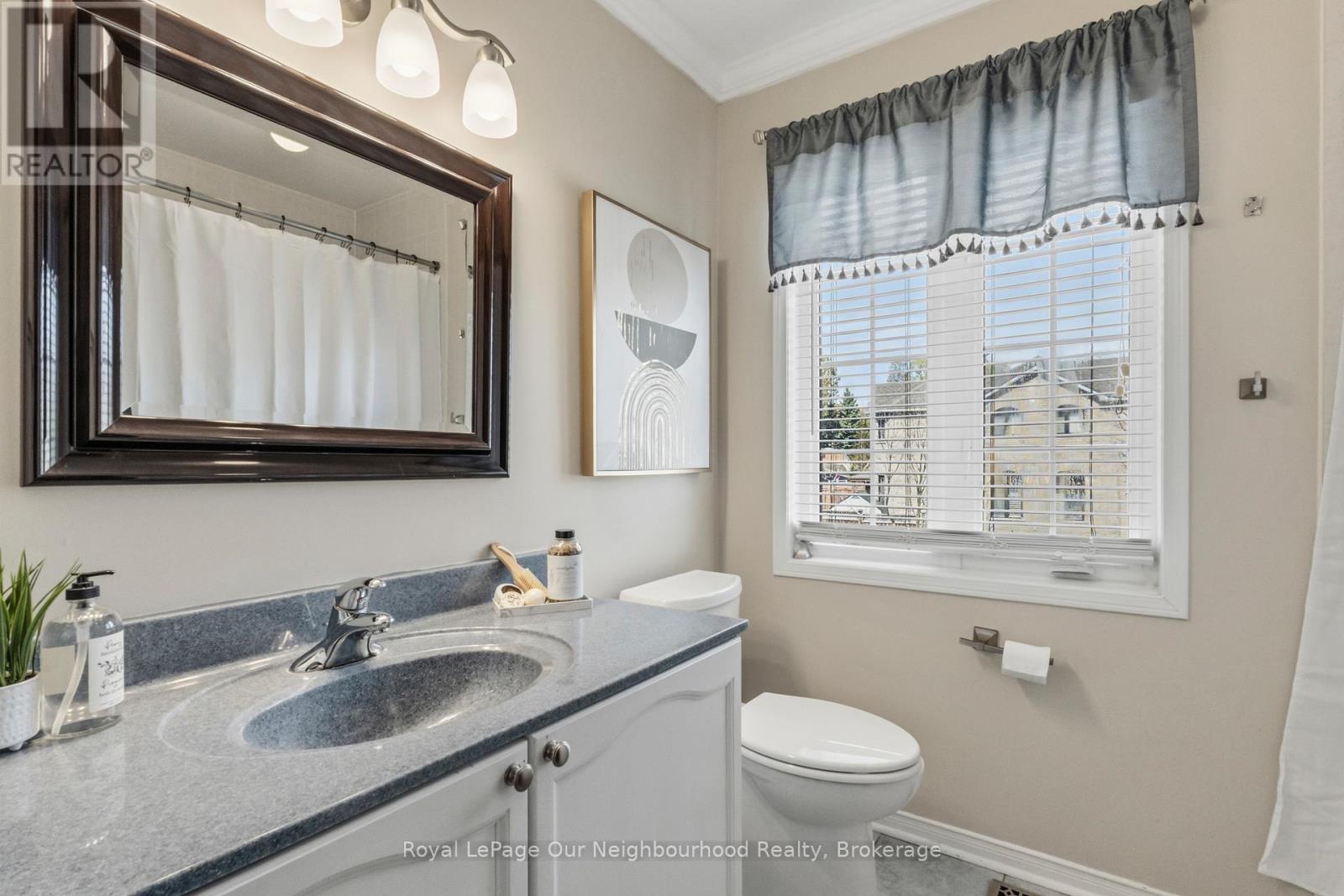 38 VINEYARD AVENUE - Image 32