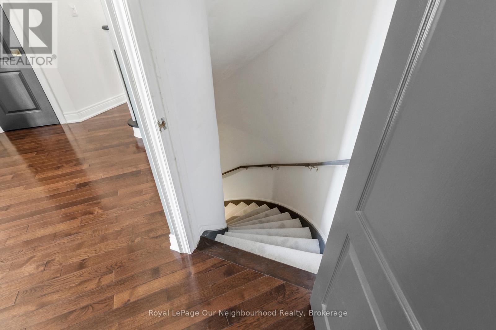 38 VINEYARD AVENUE - 37