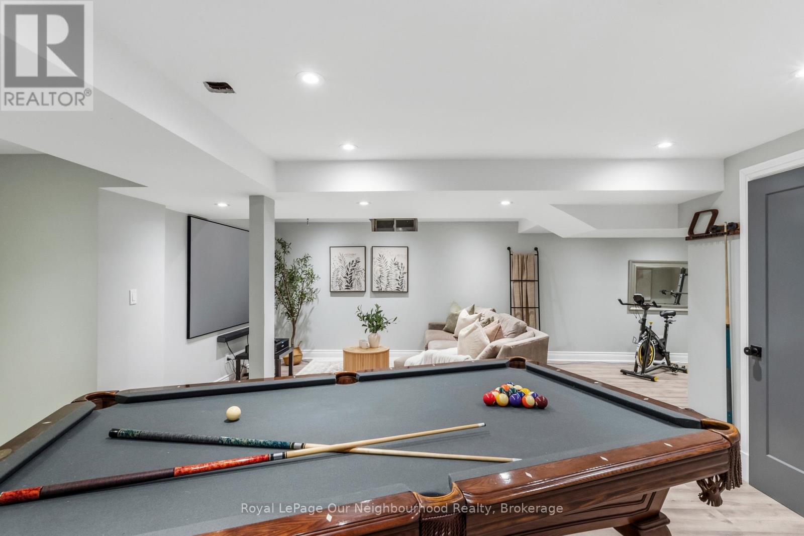 38 VINEYARD AVENUE - 40