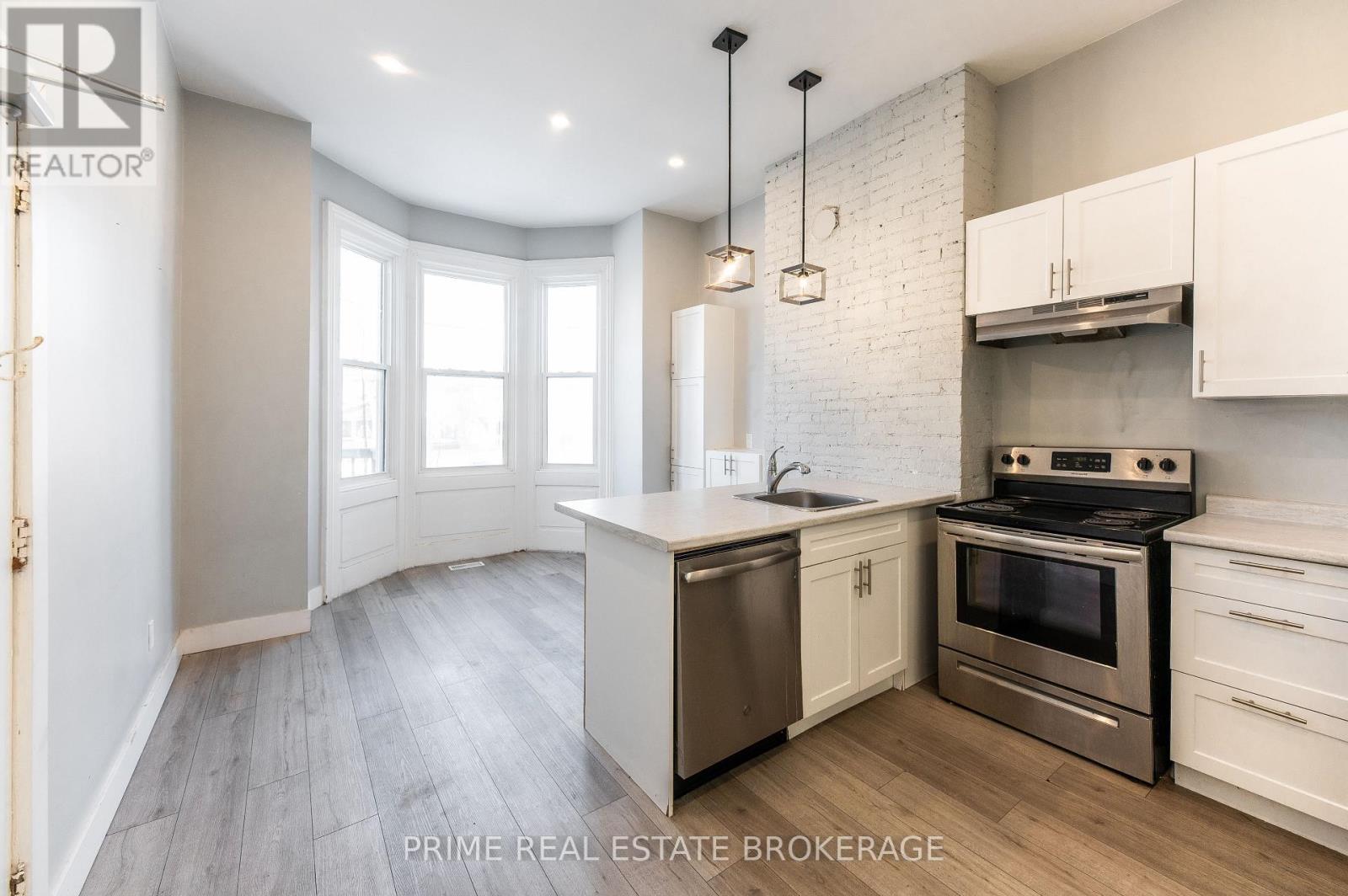 46 STANLEY STREET - 10