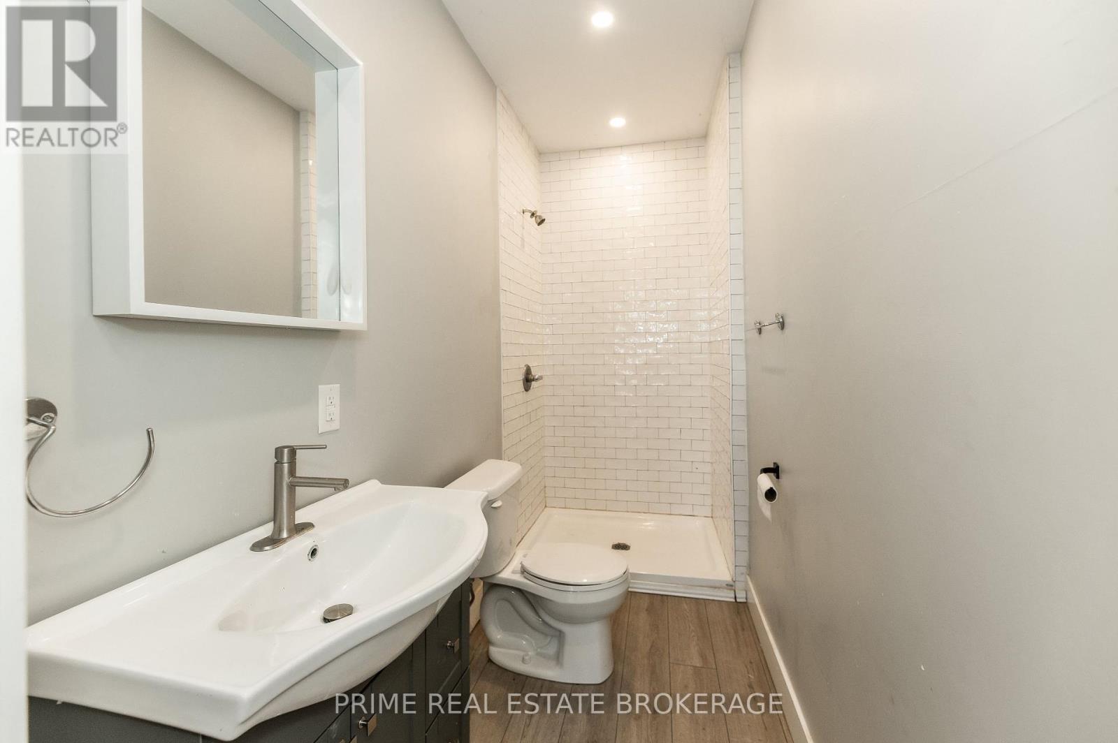 46 STANLEY STREET - 16