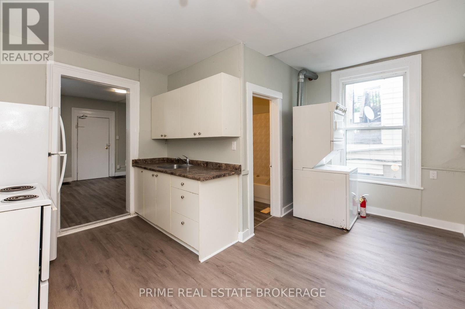 46 STANLEY STREET - 28