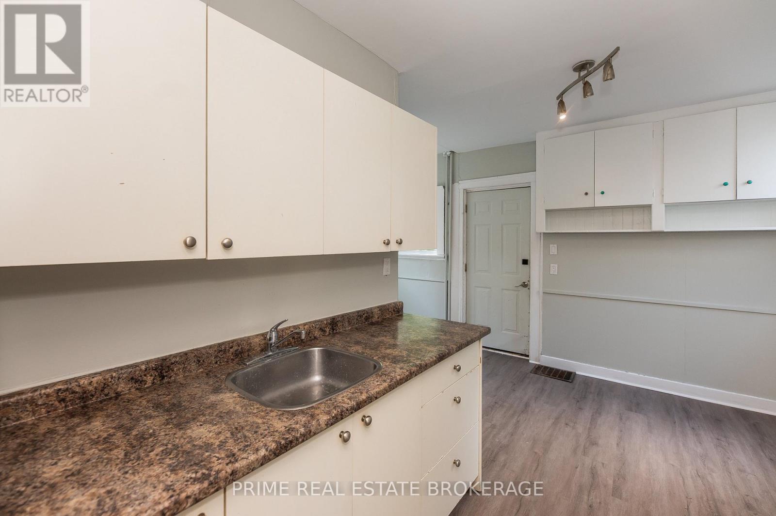 46 STANLEY STREET - 29