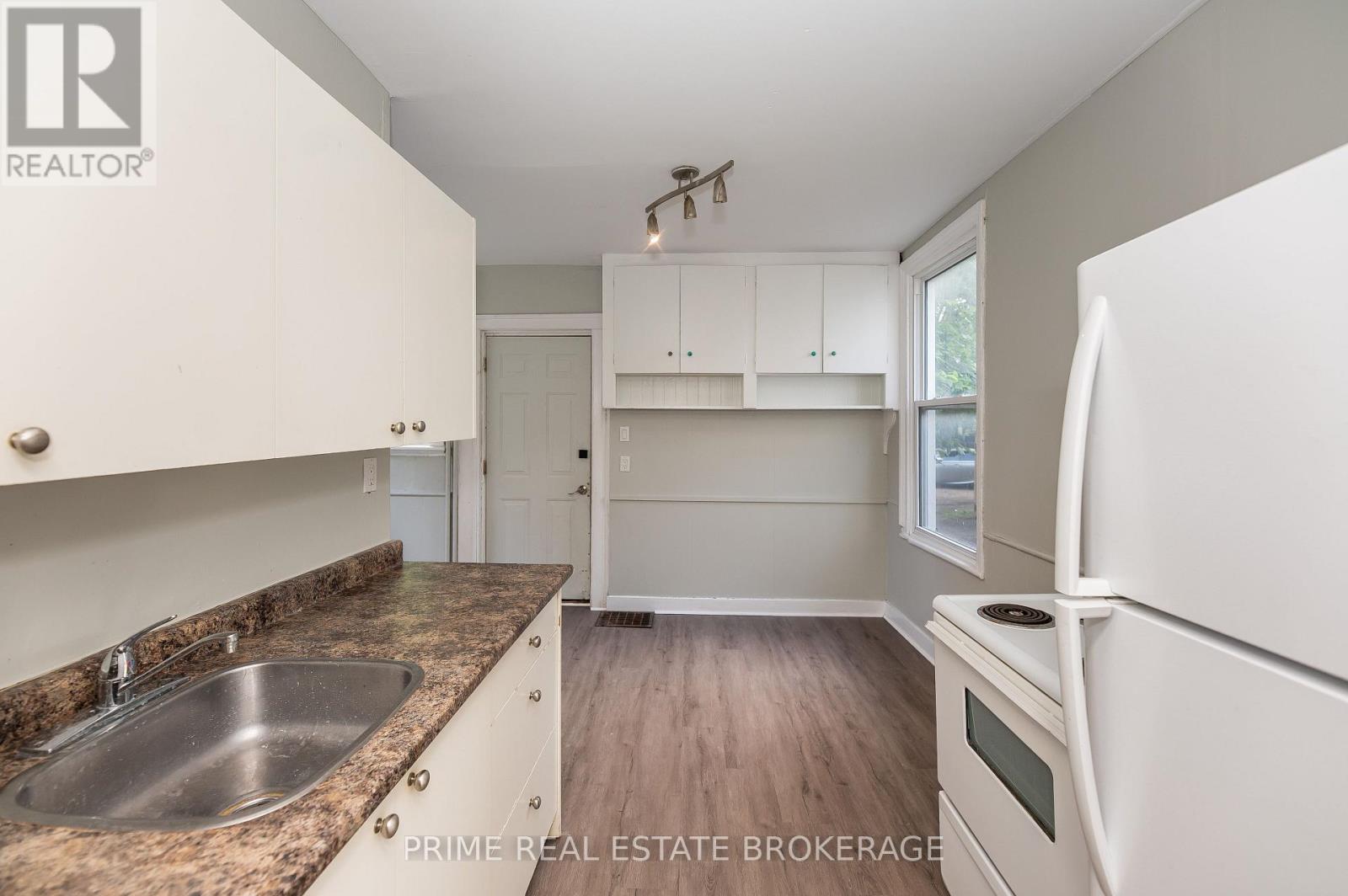46 STANLEY STREET - 30