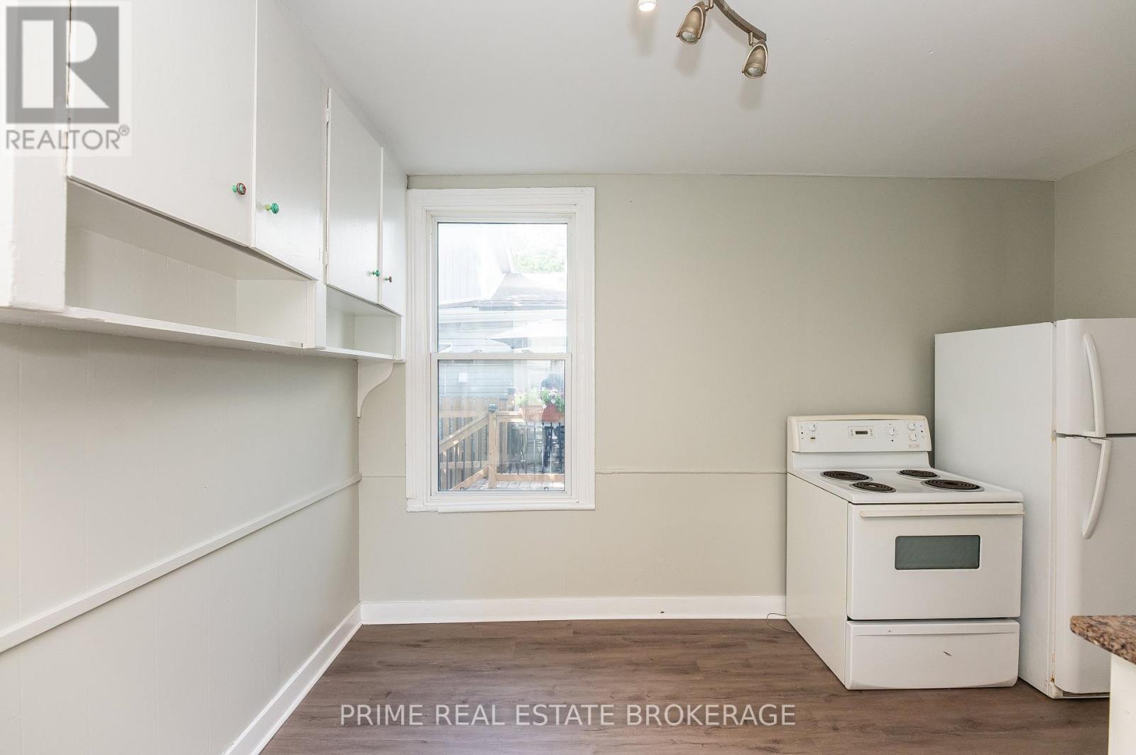 46 STANLEY STREET - 32