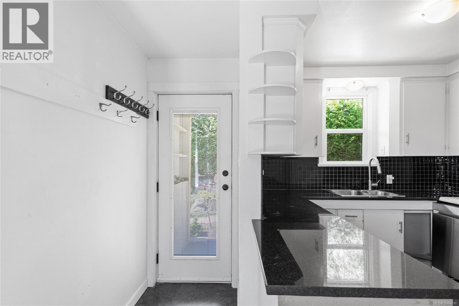 643 Kennedy St - 17