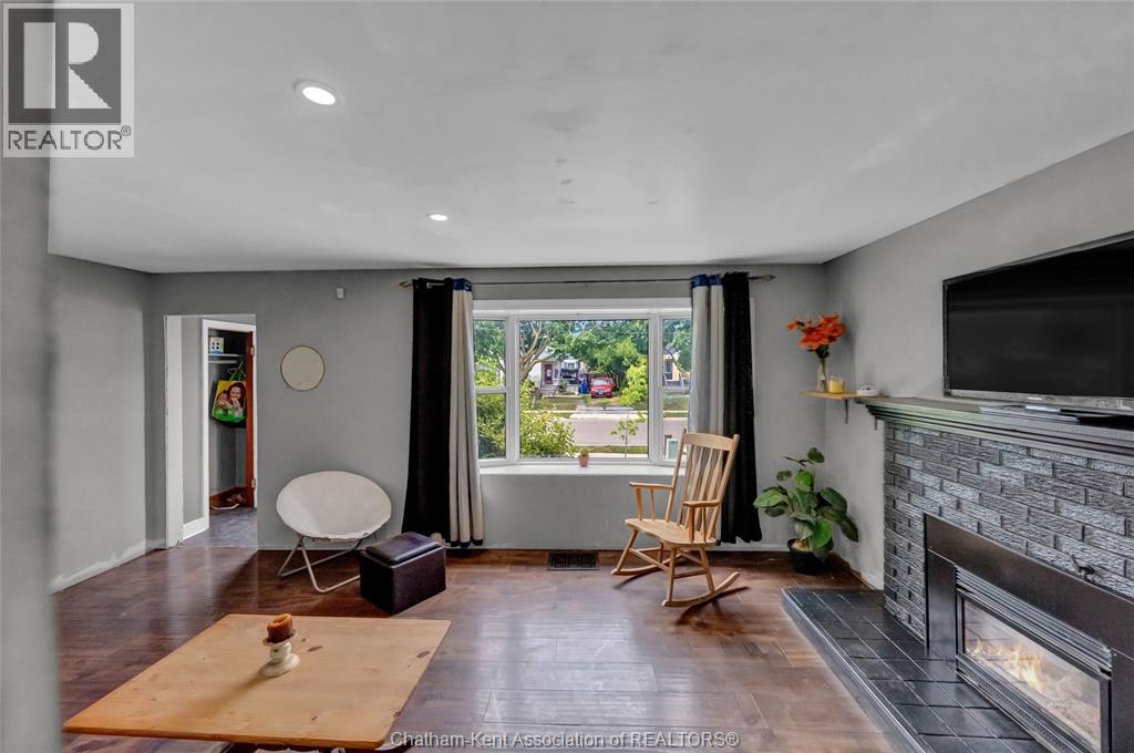 12 McKinnon DRIVE - 17