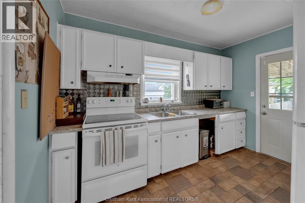 12 McKinnon DRIVE - 19