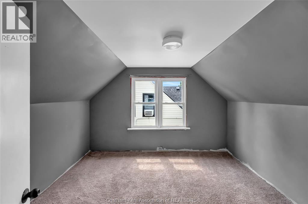 12 McKinnon DRIVE - 23