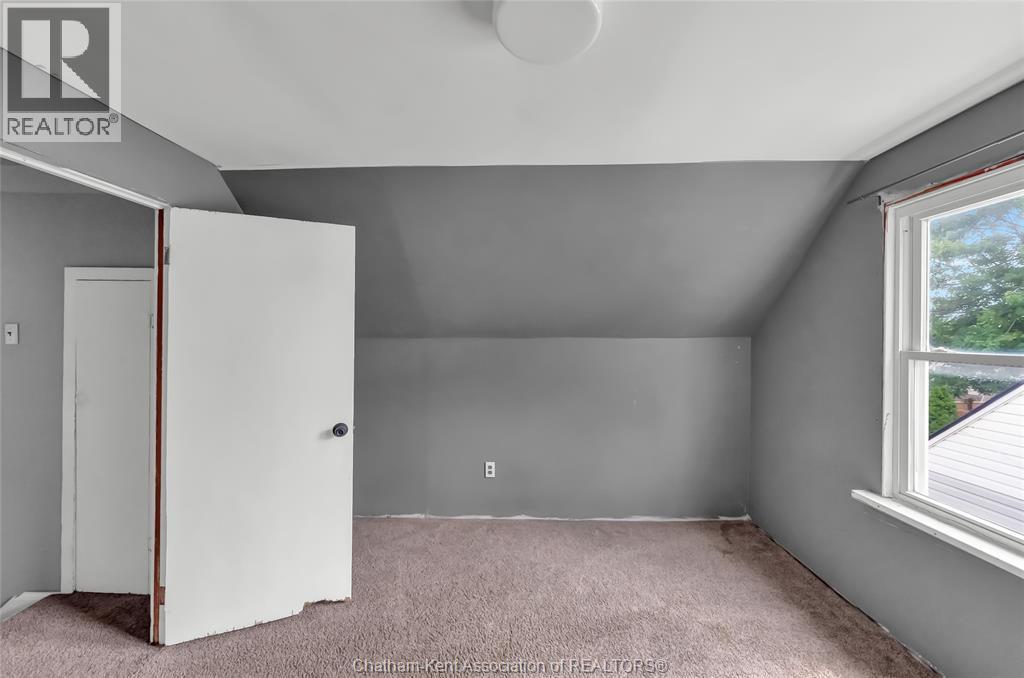 12 McKinnon DRIVE - 24