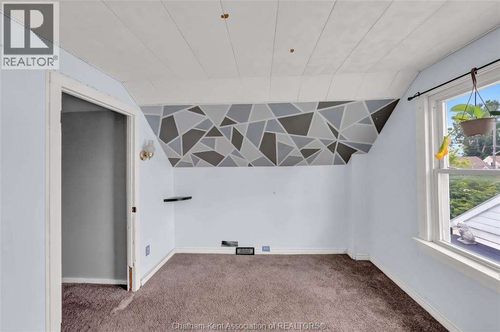 12 McKinnon DRIVE - 27