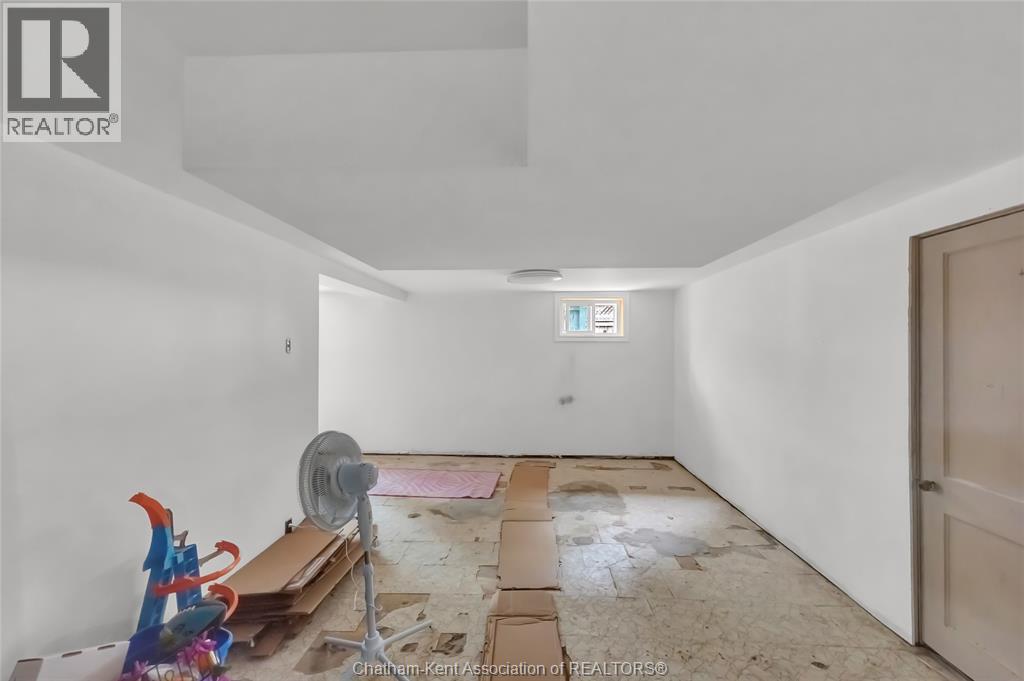 12 McKinnon DRIVE - 32