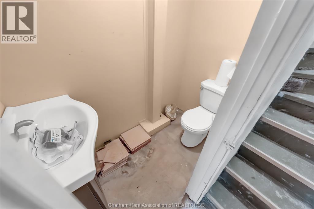 12 McKinnon DRIVE - 33