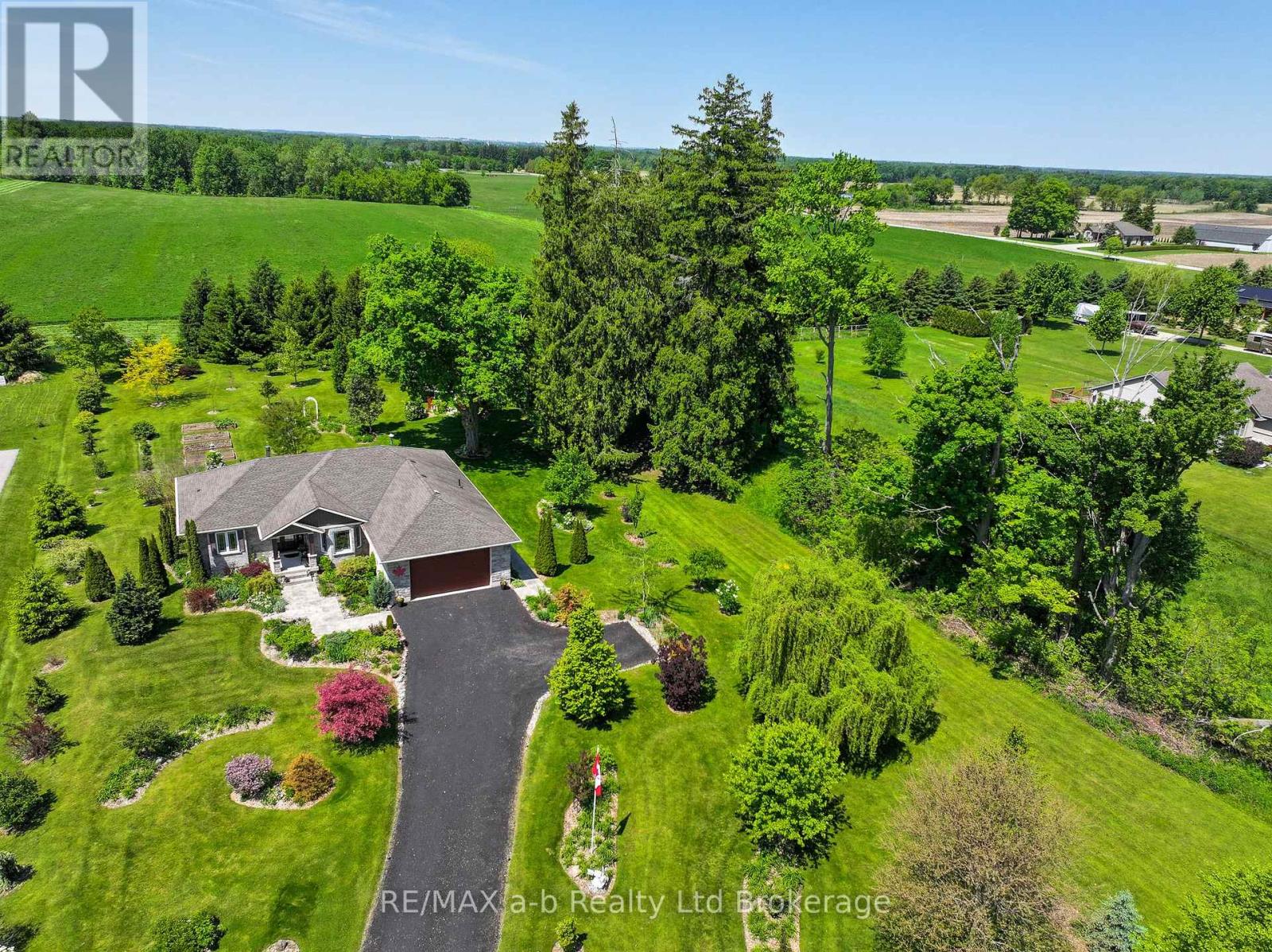 261 MIDDLE TOWNLINE ROAD - 1