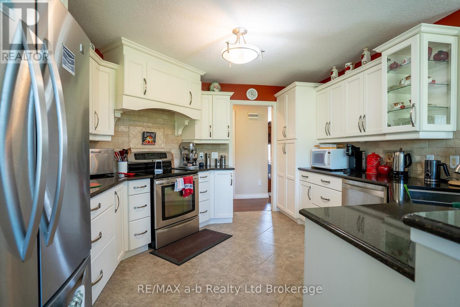 261 MIDDLE TOWNLINE ROAD - 23