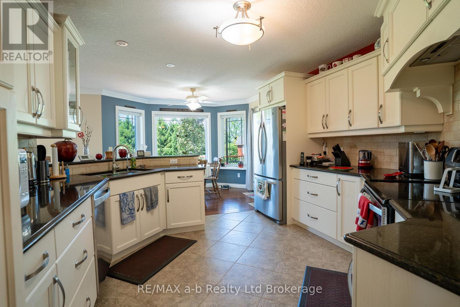 261 MIDDLE TOWNLINE ROAD - 24