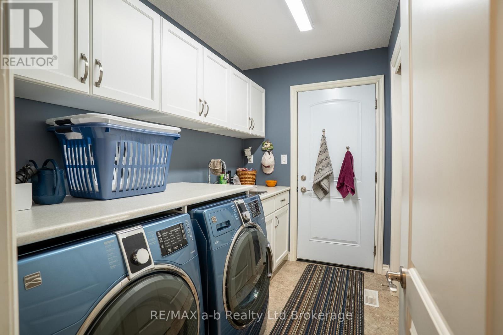 261 MIDDLE TOWNLINE ROAD - Image 25