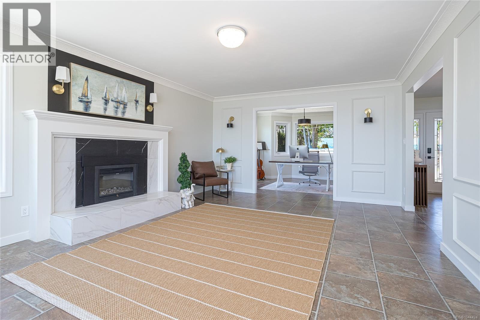 3905B Cadboro Bay Rd - 11
