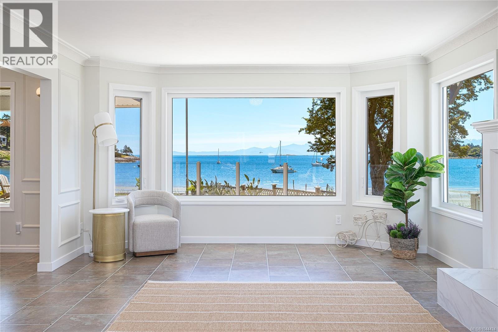 3905B Cadboro Bay Rd - 13
