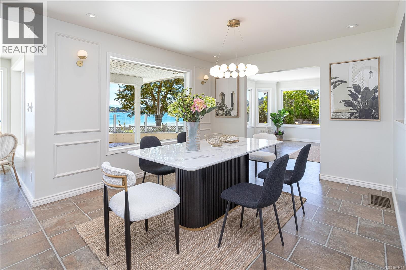 3905B Cadboro Bay Rd - 20