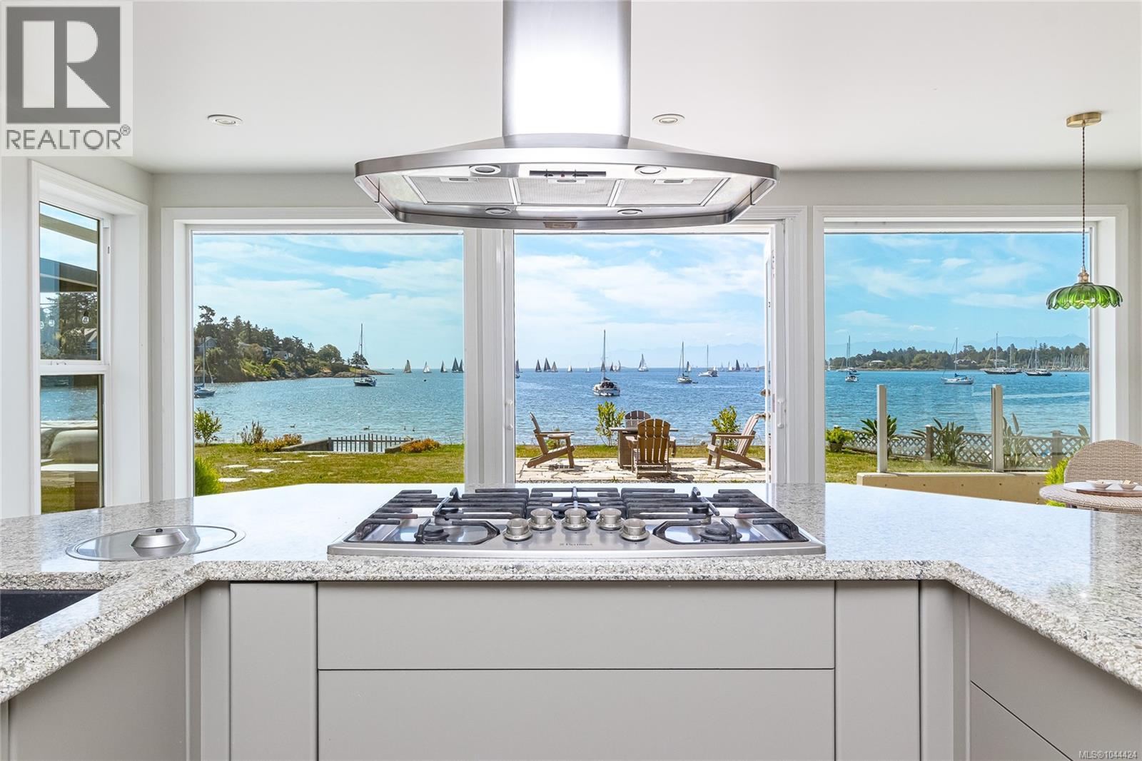 3905B Cadboro Bay Rd - 22