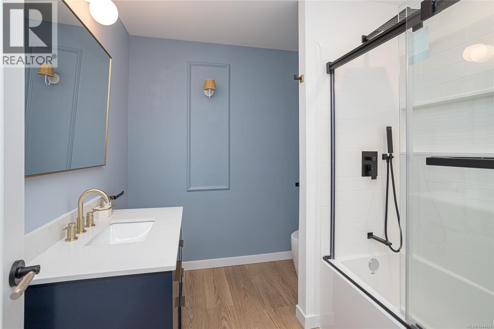 3905B Cadboro Bay Rd - 27