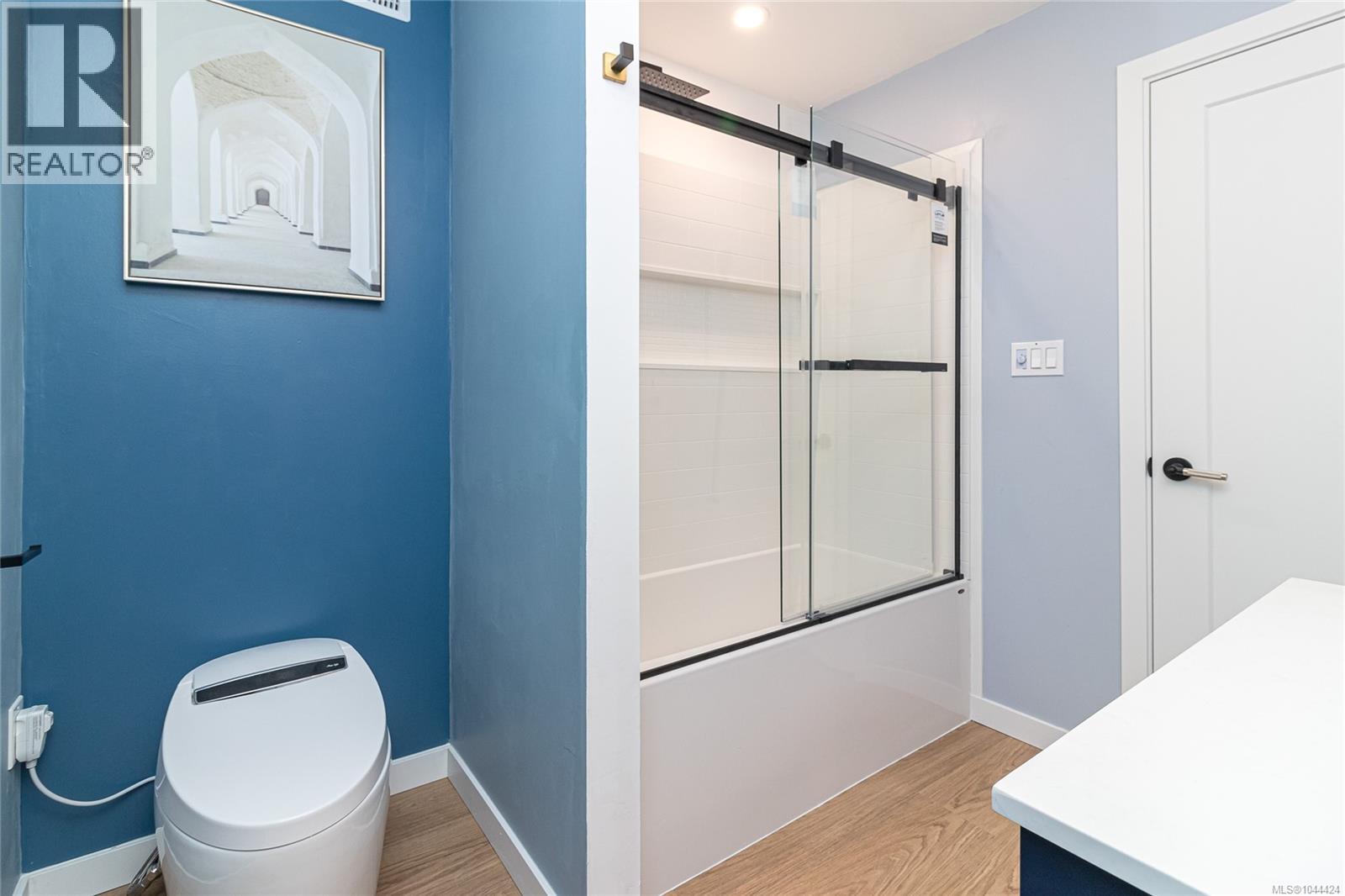 3905B Cadboro Bay Rd - 28