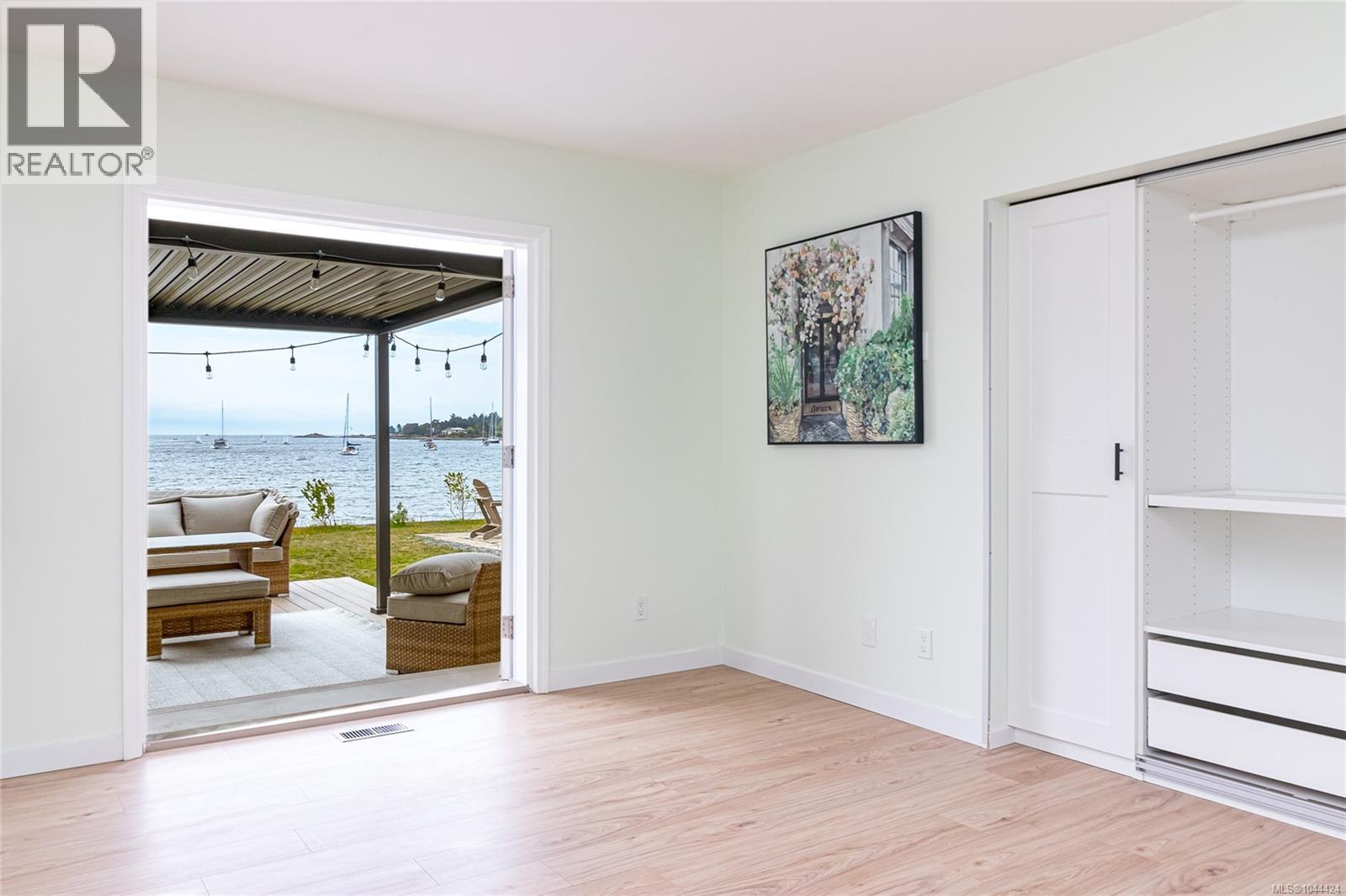 3905B Cadboro Bay Rd - 34