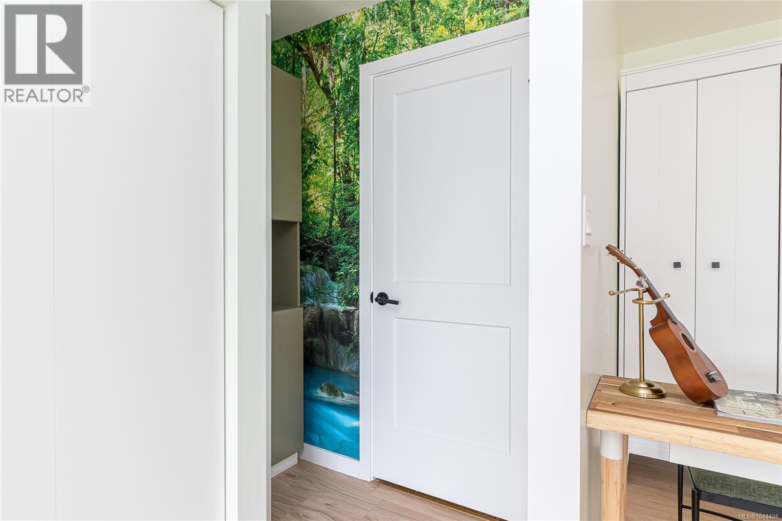 3905B Cadboro Bay Rd - 37