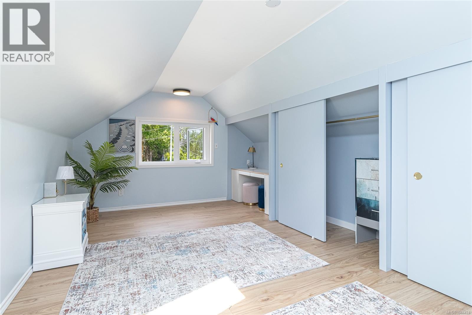 3905B Cadboro Bay Rd - 48