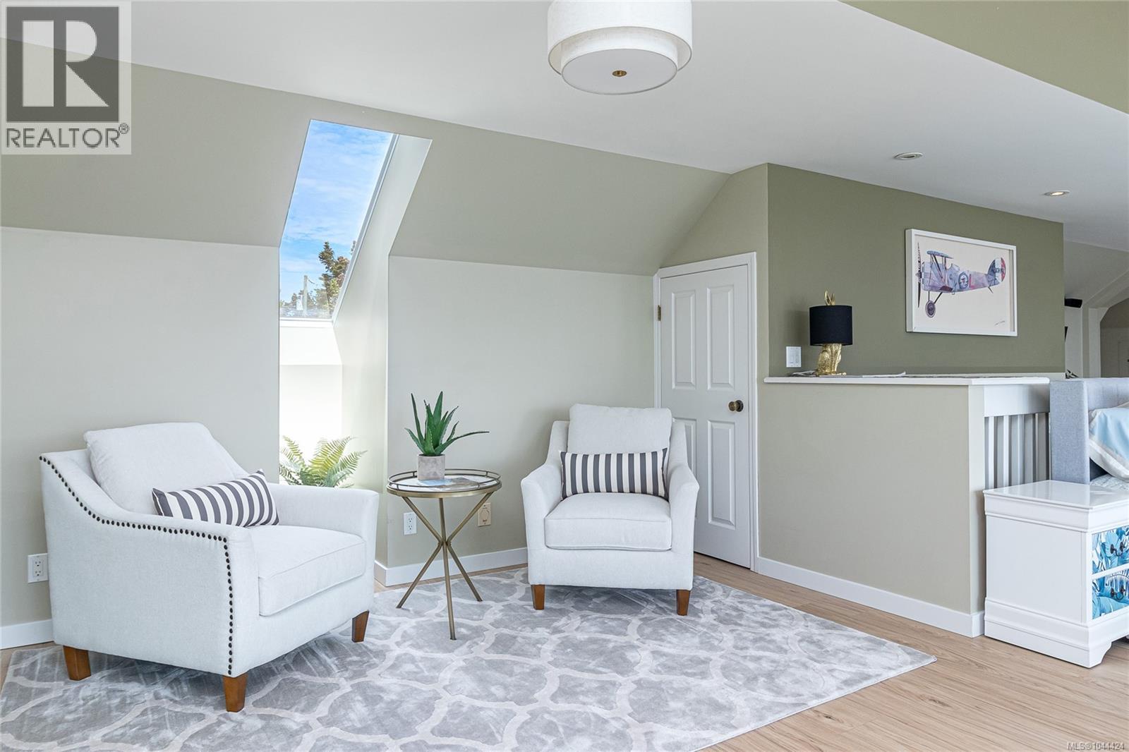 3905B Cadboro Bay Rd - 51