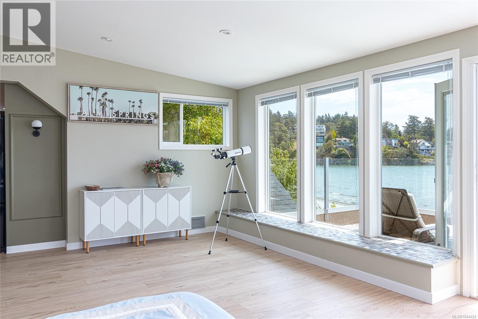 3905B Cadboro Bay Rd - 52