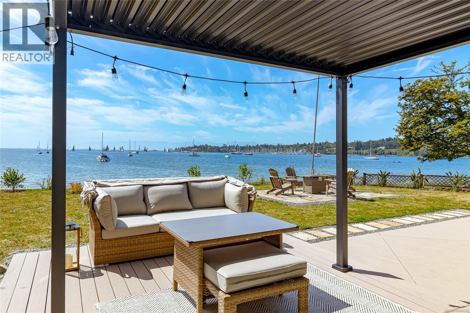 3905B Cadboro Bay Rd - 6