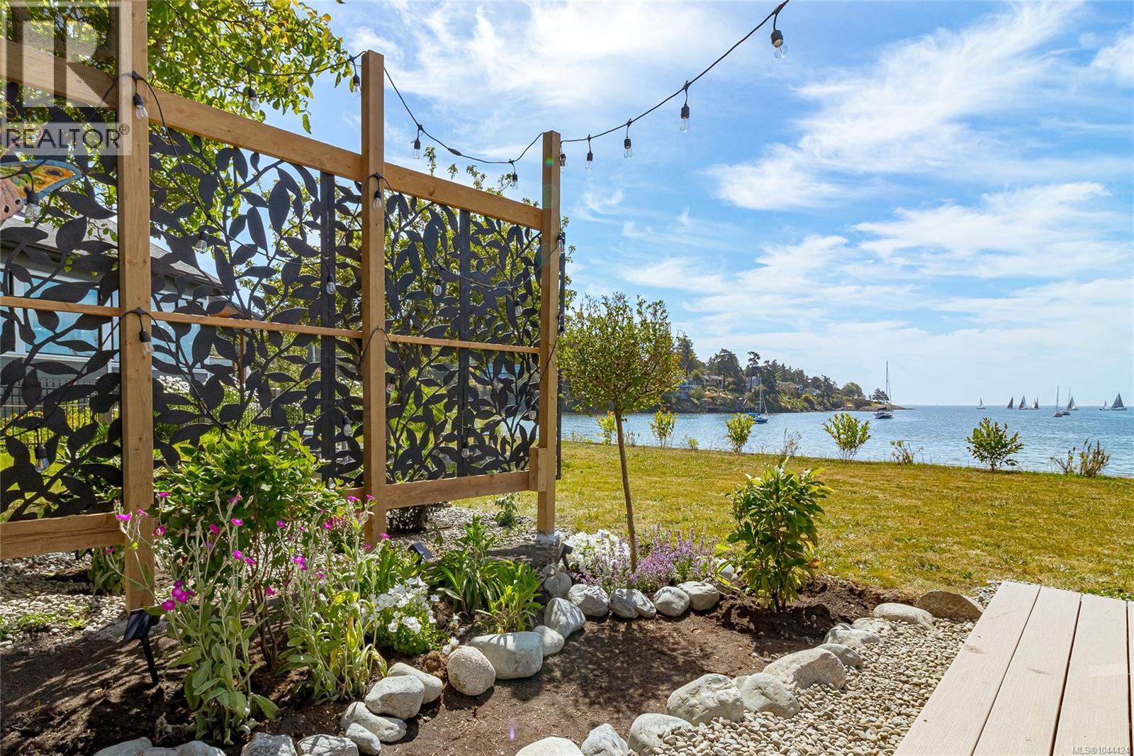 3905B Cadboro Bay Rd - 62