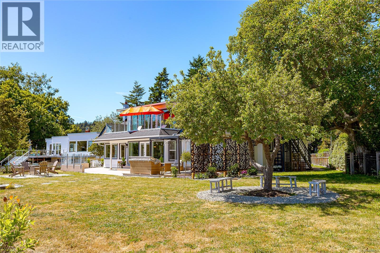 3905B Cadboro Bay Rd - 63