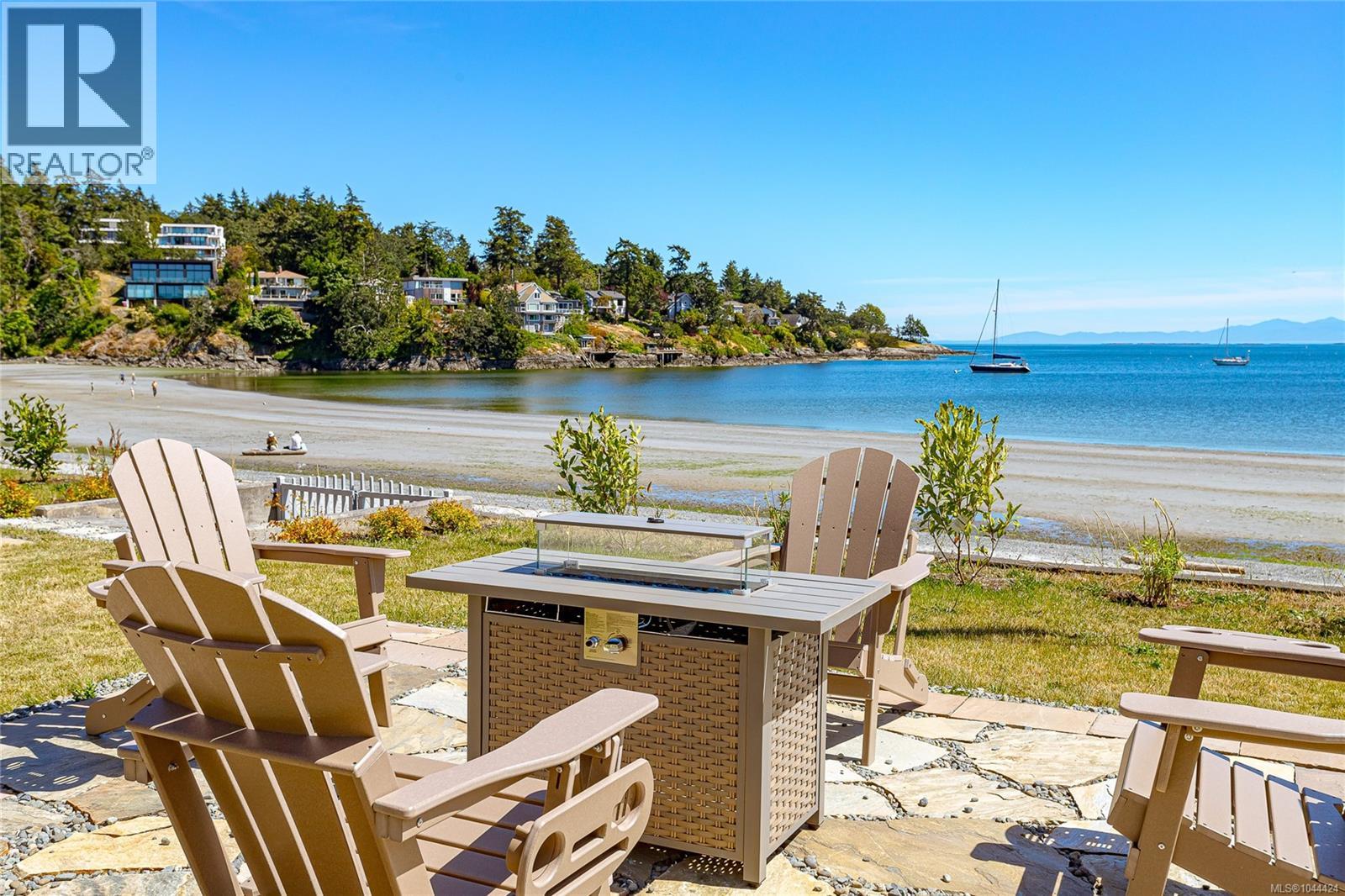 3905B Cadboro Bay Rd - 64
