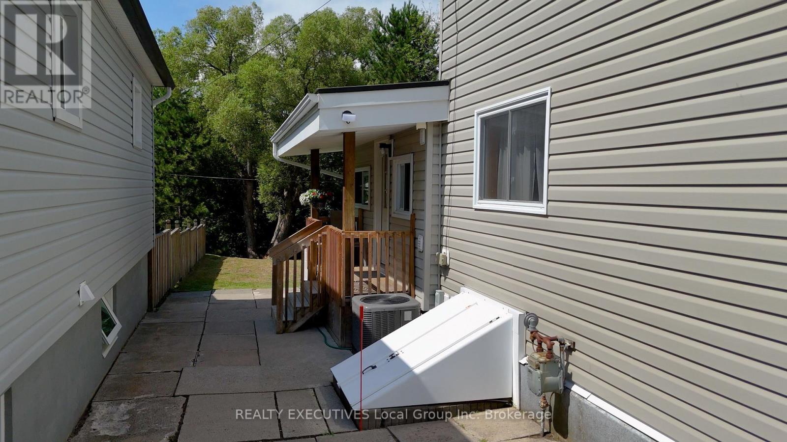 572 METCALFE STREET - Image 32