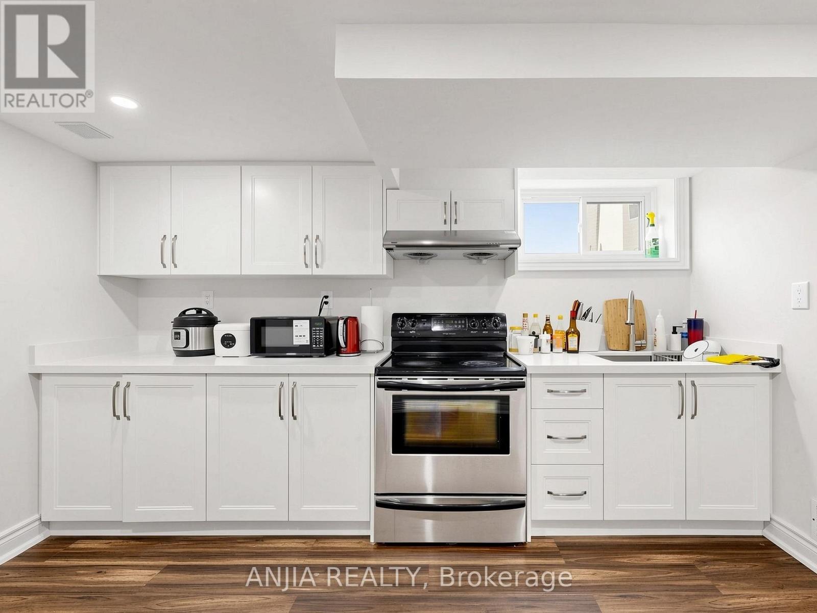 8 APPLEFIELD DRIVE - 39