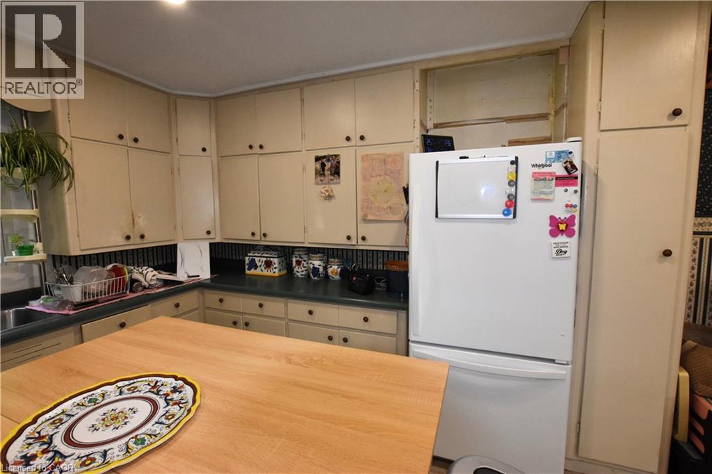 122 BRUCE Street - 10