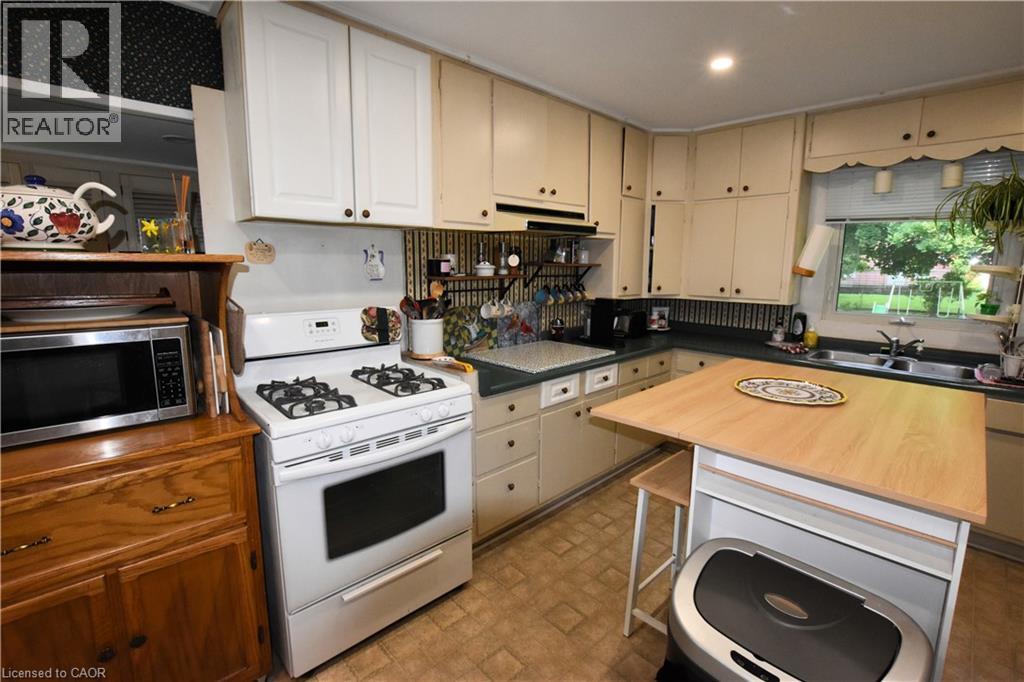 122 BRUCE Street - 9