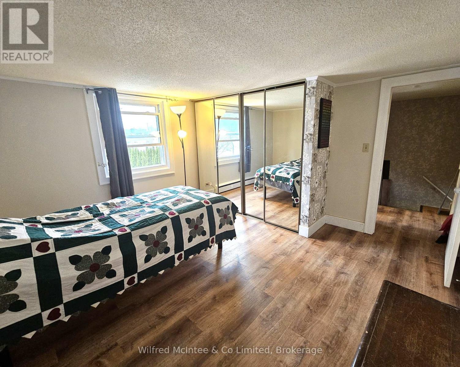 958 6TH AVENUE W - 11