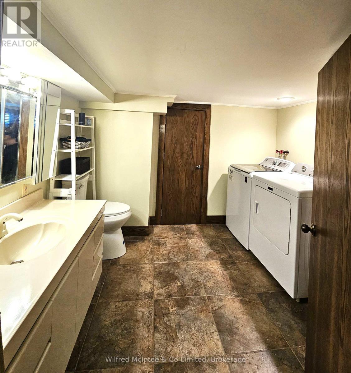 958 6TH AVENUE W - 14