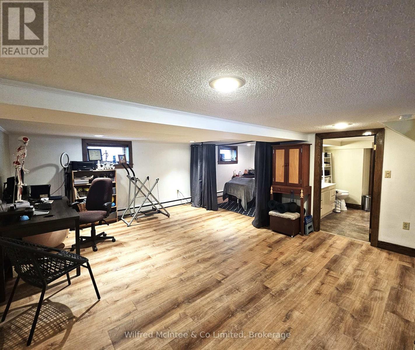 958 6TH AVENUE W - 16